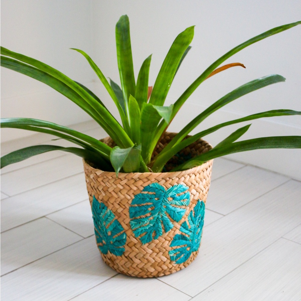 Beachly Handwoven Natural Seagrass Planter Basket with Teal Leaf Embroidery